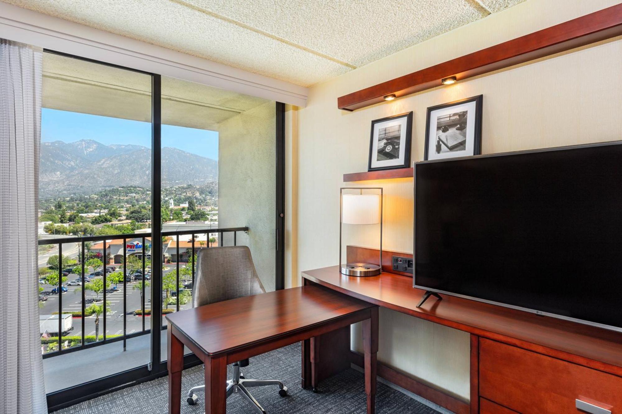 Courtyard By Marriott Los Angeles Pasadena/Monrovia Hotel Exterior photo